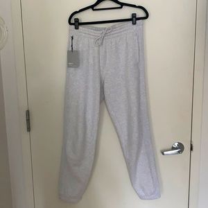 TNA Cozy AF BOYFRIEND SWEATS IN HEATHER CLOUD WHITE
